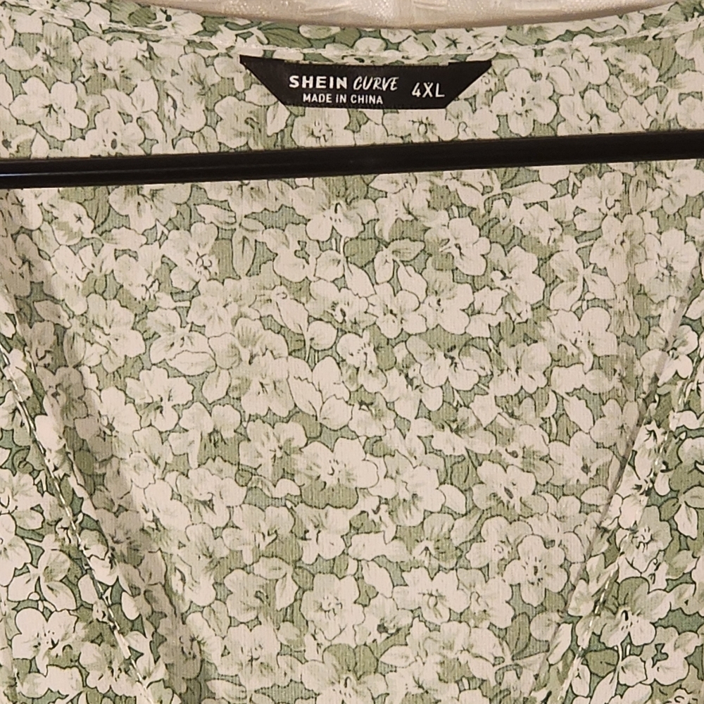 5/$16 💓Floral Green Wrap Dress Romantic And Feminine - Picture 4 of 5